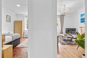 2 bedrooms, iron/ironing board, WiFi, bed sheets - 2 Beds apartment near Lords Cricket grounds.
(London)