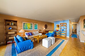 Smart TV - 30+ Night Stay! Gorgeous Ocean Views! W/Pool/Spa (San Clemente)