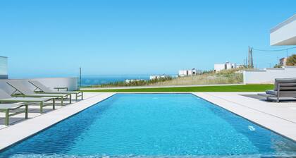 Casa Caracol, luxury house with a panoramic ocean view