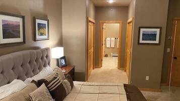 3 bedrooms, iron/ironing board, travel cot, free WiFi