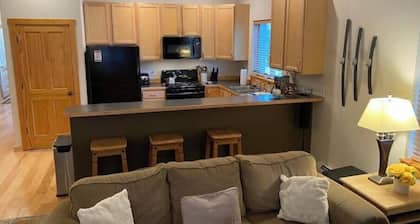 Very cozy townhome downtown Big Sky