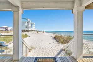 On the beach - Beachfront Escape | Pet Friendly | Fort Morgan (Gulf Shores)