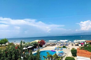 Seasonal outdoor pool - Jessica's Studios & Apartments (Corfu)