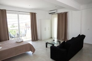 Living area - Jessica's Studios & Apartments (Corfu)