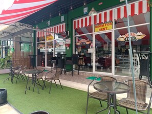ด้านหน้าที่พัก
