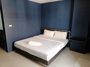 Classic-Doppelzimmer, Balkon | Zimmersafe, Schreibtisch, laptopgeeigneter Arbeitsplatz