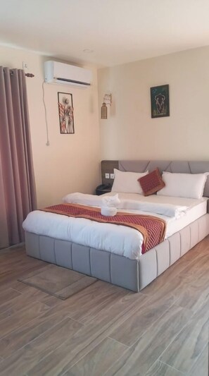 Superior Double Room | Desk, laptop workspace, free WiFi, bed sheets - Mattikhan mountain view resort (Pokhara)