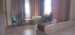 Desk, laptop workspace, free WiFi, bed sheets - Mattikhan mountain view resort  (Pokhara)