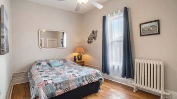 1 soverom, strykejern/-brett og sengetøy