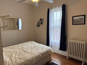 1 soverom, strykejern/-brett og sengetøy