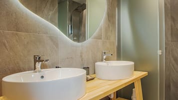 Family Suite | Bathroom