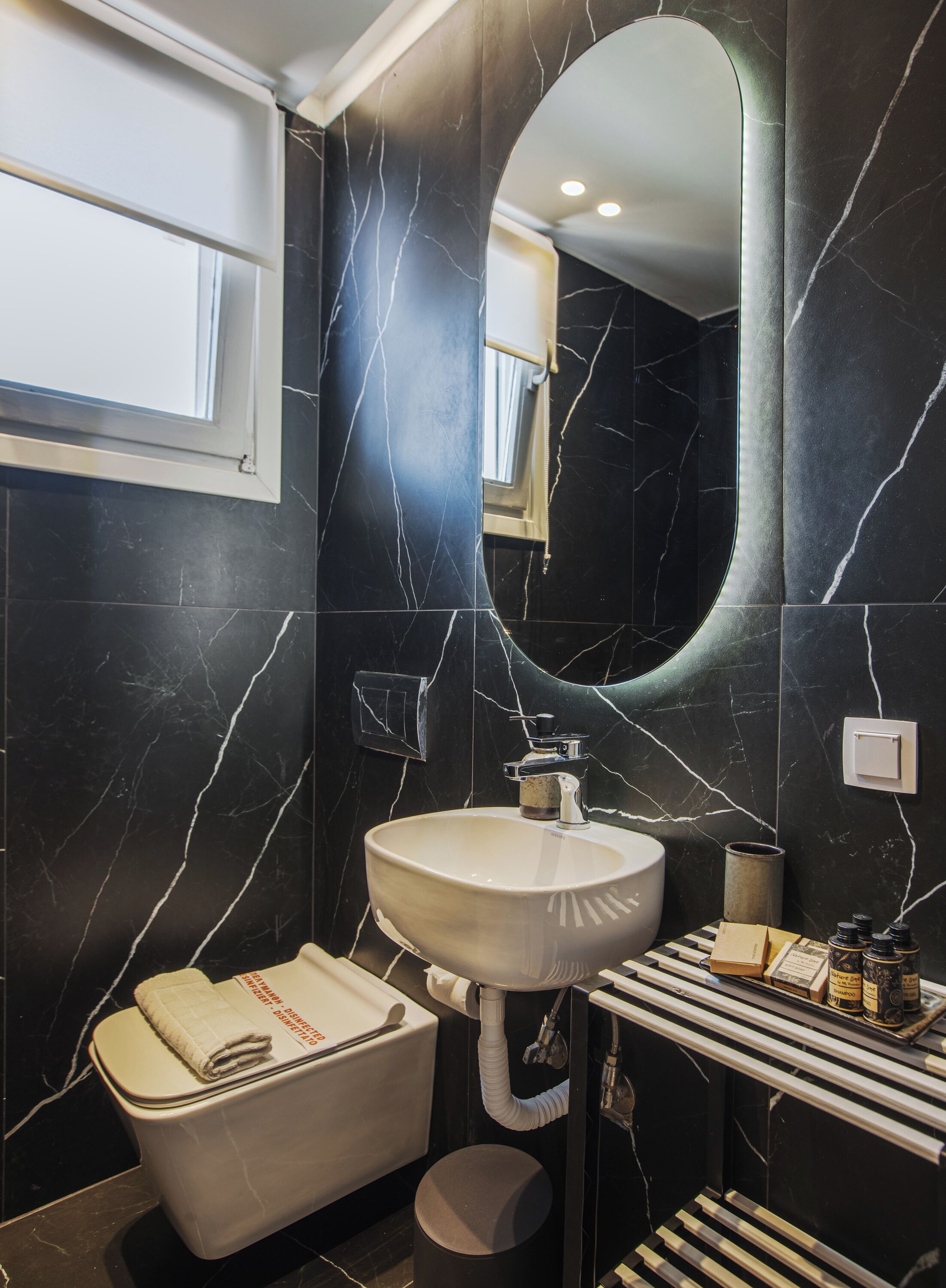 Estúdio | Banheiro | Chuveiro, produtos de toalete grátis, secador de cabelo, chinelos