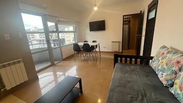 Comfort Apartment, Balcony, Mountain View | Living area
