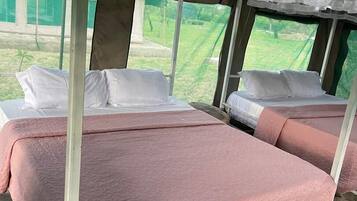 Chambre Double, balcon, vue jardin | Fer et planche à repasser, Wi-Fi gratuit