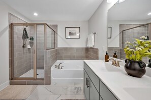Shower, jetted bath, hair dryer, bidet - Stylish Durham Getaway Near Duke / DT - Fun Backyard (Durham)