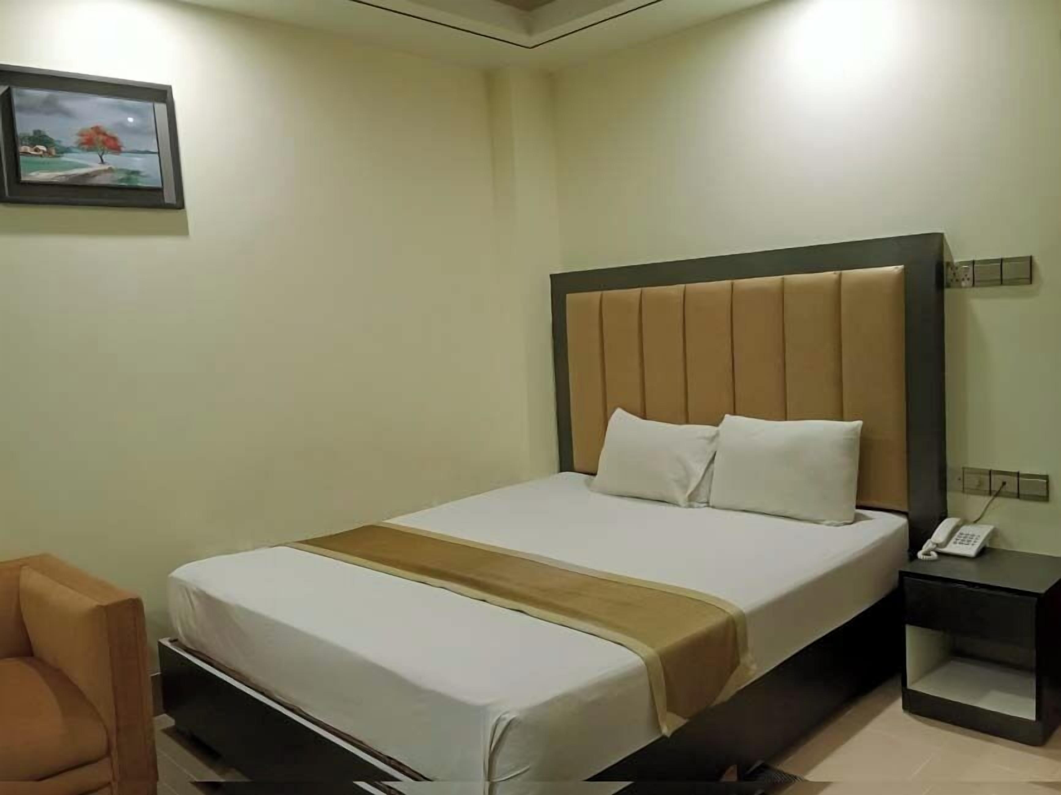 Caja de seguridad en la habitación, escritorio y wifi gratis 