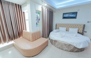 Caja de seguridad en la habitación, escritorio y wifi gratis 