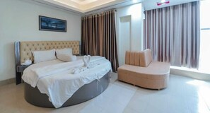 Deluxe Suite, Sea View | In-room safe, desk, free WiFi - Urmee Guest House Coxs Bazar (Cox's Bazar)