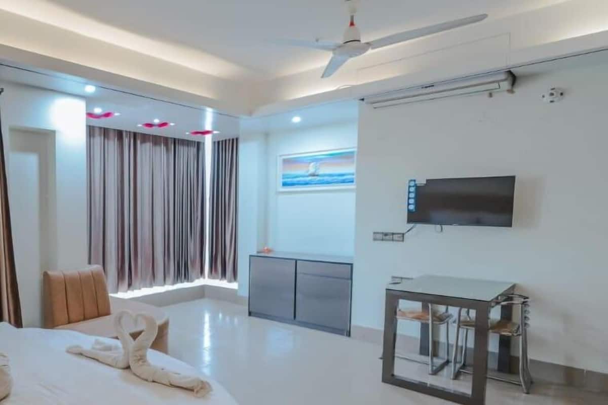 Suite Deluxe, vista mare | 1 camera, una cassaforte in camera, una scrivania, Wi-Fi gratuito