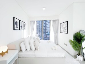 2 bedrooms, iron/ironing board, WiFi, bed sheets - Luxurious 2BR at Grande Downtown with Iconic Views (Downtown)