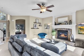 Smart-TV, peis, videospill og musikkbibliotek