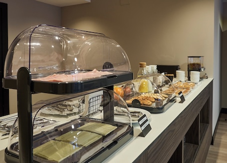 Desayuno buffet diario (EUR 8.45 por persona)