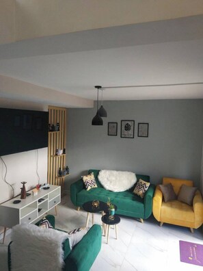 Living area - Auberge Iorenantsoa (Talata Volonondry)