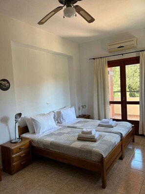 3 bedrooms, desk, iron/ironing board, free WiFi - Villa Oleander - A family villa with a private pool - close to the beach (Xirosterni)