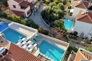 Pool - Villa Seavasti - With a private pool - close to the beach (Plaka)