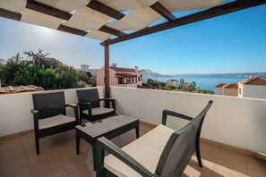 Terrace/patio - Villa Seavasti - With a private pool - close to the beach (Plaka)