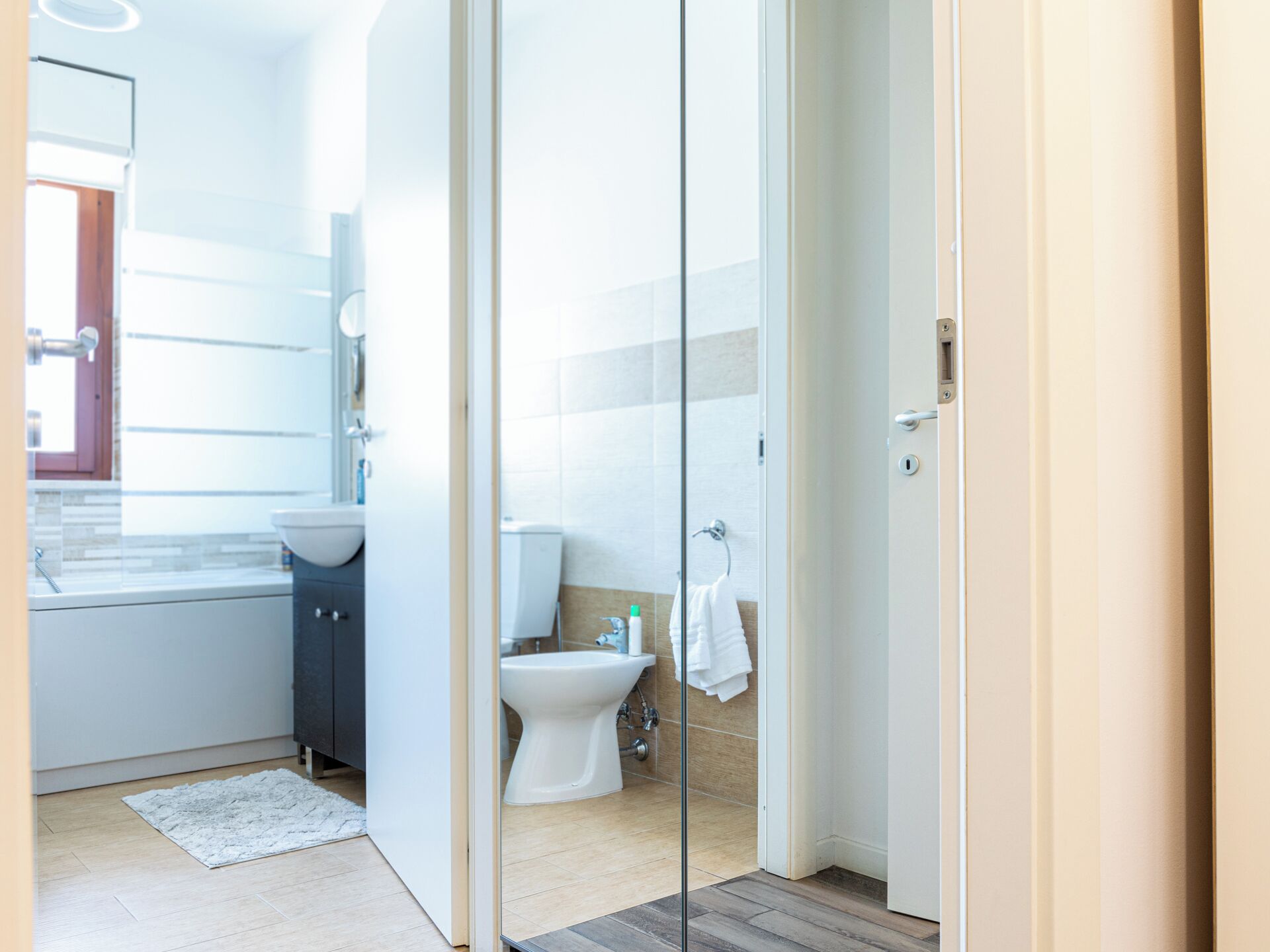 Ympäristöystävälliset hygieniatuotteet, hiustenkuivaaja, bidee, pyyhkeet