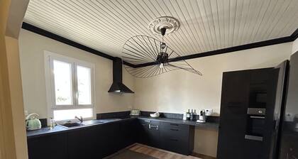 Charming apartment with sea view, city center, spacious, close to amenities