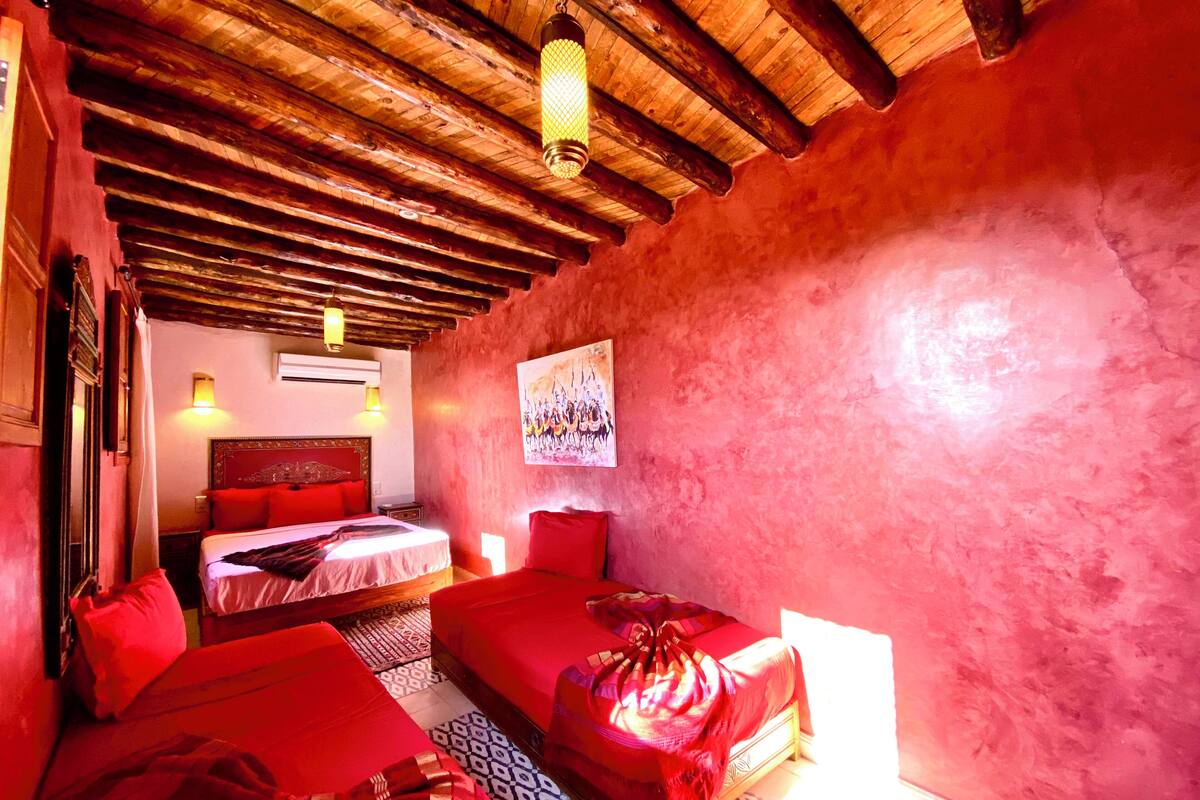 Comfort Suite | Bathroom | Shower, hair dryer, towels, soap