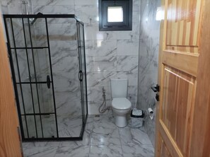 Deluxe Bungalow, Balcony, Mountain View | Bathroom | Shower, hair dryer, slippers, towels