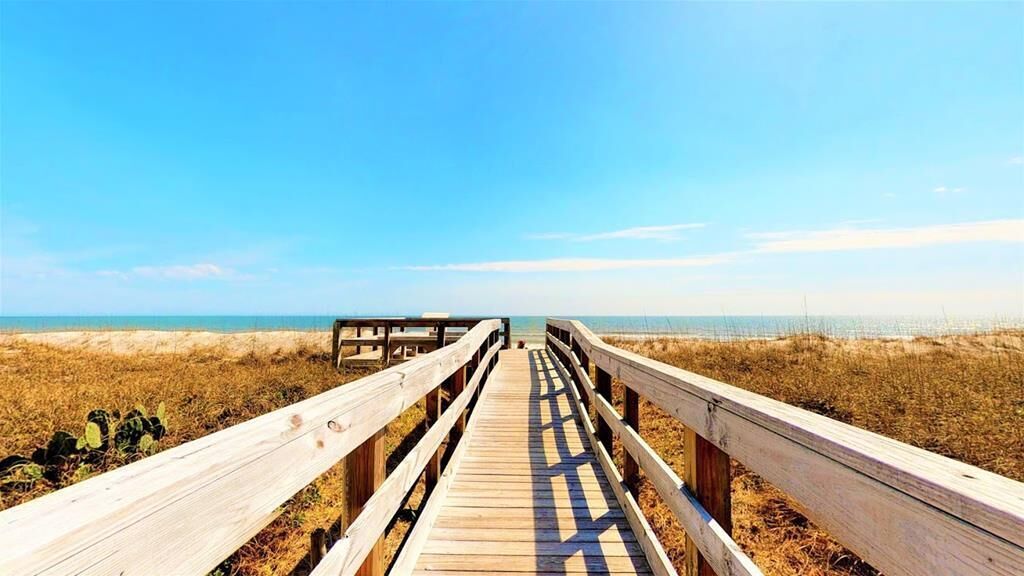 بالقرب من الشاطئ