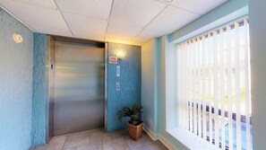 Interior - Paradise Towers 504 - Oceanfront Complex with Full Size Swimming Pool (Carolina Beach)