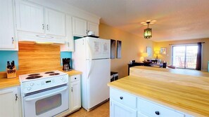 Mikrowelle, Toaster, Kochgeschirr/Geschirr/Besteck