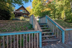 Property grounds - Lee's Lakeside Lair - Three Bedroom Cottage, Sleeps 6 (Commanda)