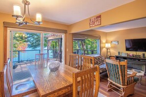 Älytelevisio, DVD-soitin, kirjoja