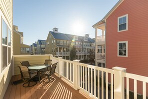 Outdoor dining - Sunset Island 30 Canal Side Mews West (Ocean City)