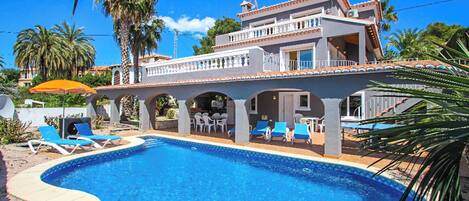 Villa (5 Bedrooms) | Front of property