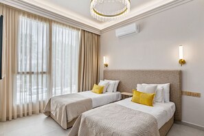 4 habitaciones, escritorio, tabla de planchar con plancha y wifi