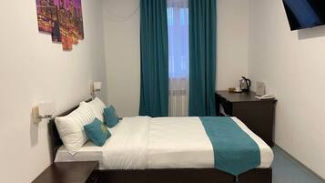 Single Room, Private Bathroom, Courtyard View | Desk, laptop workspace, soundproofing, iron/ironing board