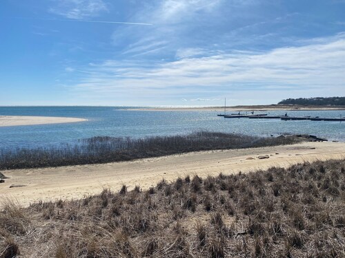 Charming 2 bedroom condo on Private Beach by Outer Most Marina