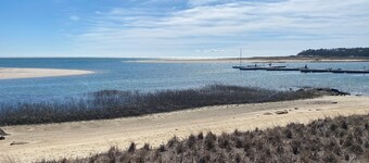 Charming 2 bedroom condo on Private Beach by Outer Most Marina