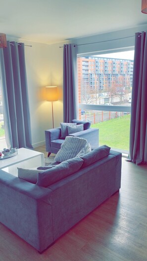 Apartment | Living area | TV