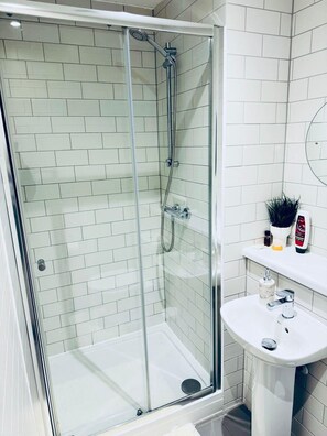 Apartment | Bathroom | Shower, deep soaking tub, hair dryer, towels