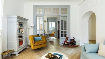 TV a schermo piatto 32 pollici con canali digitali