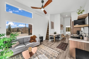 TV - Tiny Cabin Getaway #6 @Unplug Resort, Sauna, Full Kitchen (Brian Head)