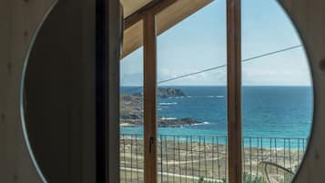 Superior Cabin | Blackout curtains, iron/ironing board, free WiFi